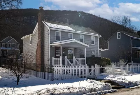 34 Goodrich St, Beacon, NY 12508