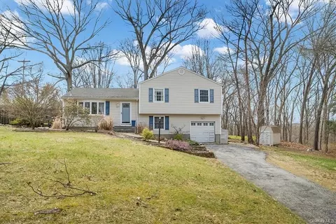 317 Alpine Dr, Cortlandt, NY 10567