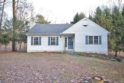 144 Roosevelt Rd, Hyde Park, NY 12538