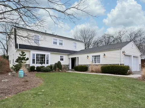 25 Yorkshire Dr, Ramapo, NY 10901