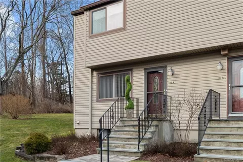 10 Squires Gate #A, Poughkeepsie, NY 12603