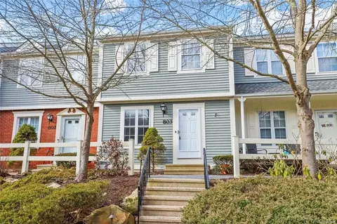 803 Twin Brook Ct, Carmel Hamlet, NY 10512