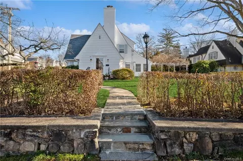 123 Beach Ave, Larchmont, NY 10538