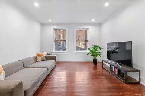34-47 82nd St #22, New York, NY 11372