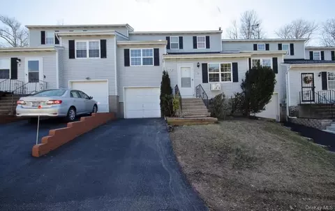 5 Aspen Ct, Fishkill, NY 12524