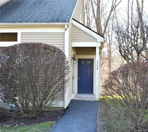 2302 Martingale Dr, Carmel Hamlet, NY 10512