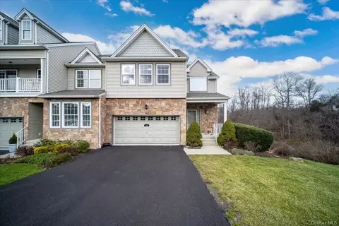 118 N River Dr, Beacon, NY 12508