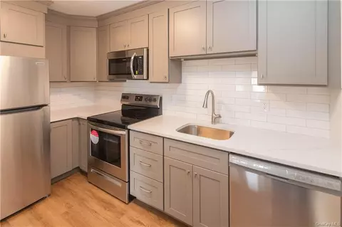 17 Hastings Ct #B, Yorktown, NY 10598