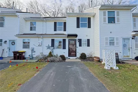 79 Red Maple Rd, Saugerties, NY 12477