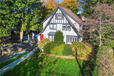 494 Wolfs Ln, Pelham, NY 10803
