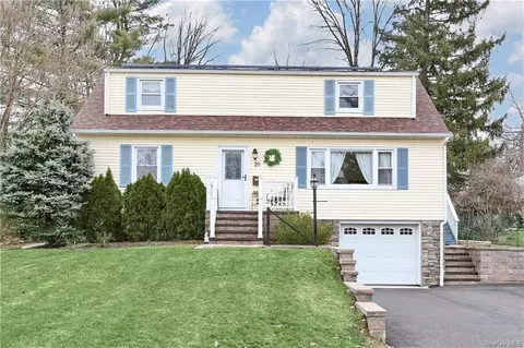 20 Sherwood Dr, Clarkstown, NY 10954