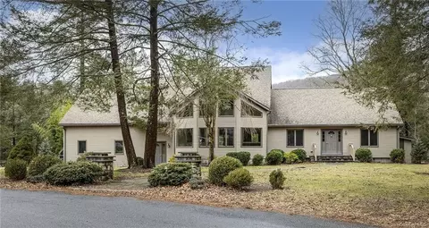 81 Twin Lakes Rd, Lewisboro, NY 10590
