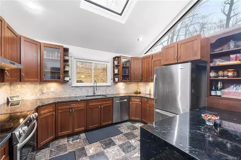 355 Lake Shore Dr, Mount Pleasant, NY 10570