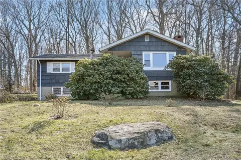 31 Gabriel Dr, Cortlandt, NY 10567