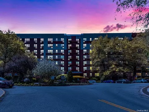 7 Balint Dr #323, Yonkers, NY 10710