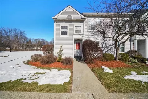 23 Kensington Way, Wallkill, NY 10940