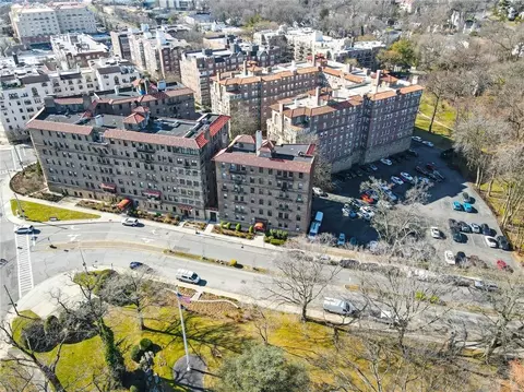 14 N Chatsworth Ave #1J, Larchmont, NY 10538