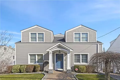824 Mile Square Rd, Yonkers, NY 10704