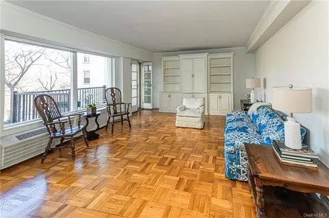 2 Stoneleigh Plz #3I, Bronxville, NY 10708