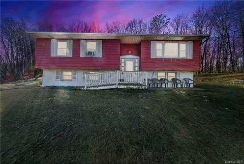 11 Christopher Ave, Lloyd, NY 12528