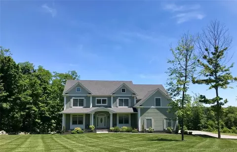 51 Mayflower Ln, Katonah, NY 10536