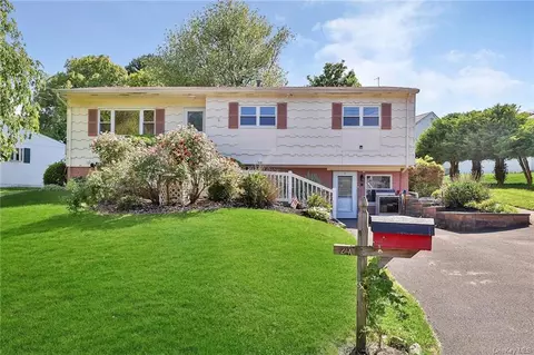 23 Govan Dr, Stony Point, NY 10980