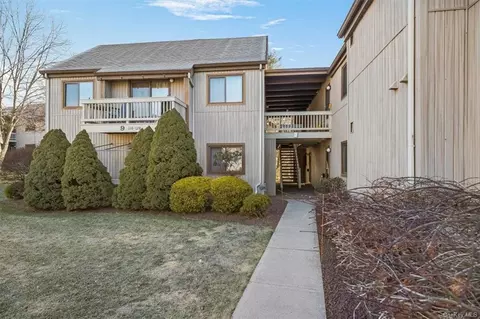 126 Sycamore Dr, Middletown, NY 10940