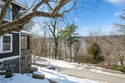 15 Pinecrest Dr, Greenburgh, NY 10706