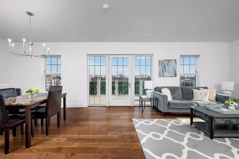 10 Byron Pl #PH712, Larchmont, NY 10538