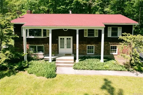 48 Wawayanda Rd, Warwick, NY 10990