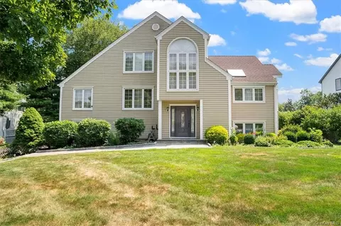 3380 Sunny Ct, Yorktown, NY 10547