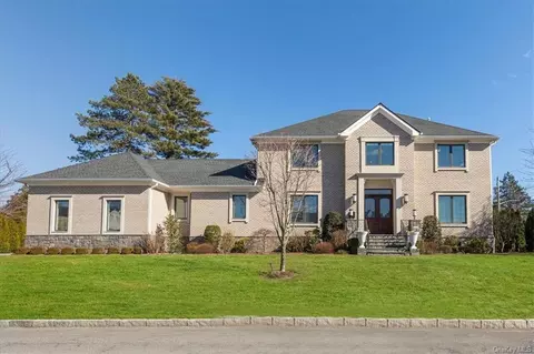 272 Wyndcliff Rd, Scarsdale, NY 10583