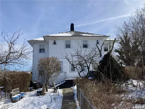 31 Pleasant Pl, Eastchester, NY 10707