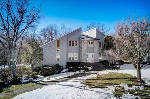 26 Waters Edge, Clarkstown, NY 10920