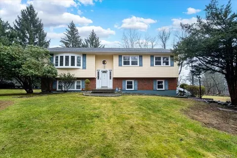 5 Long Meadow Dr, Ramapo, NY 10952