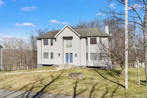 21 Oak Ridge Rd, Middletown, NY 10940