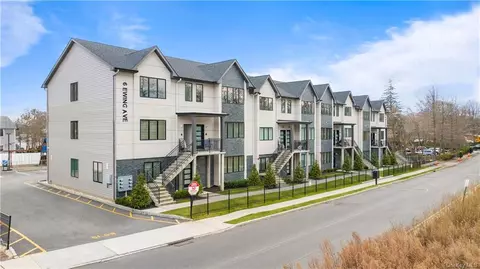6 Ewing Ave #102, Ramapo, NY 10977