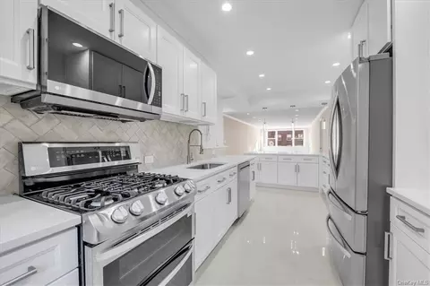 3755 Henry Hudson Pkwy #4H, Bronx, NY 10463