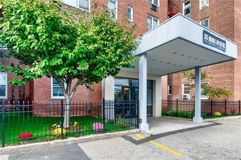355 Bronx River Rd #3B, Yonkers, NY 10704
