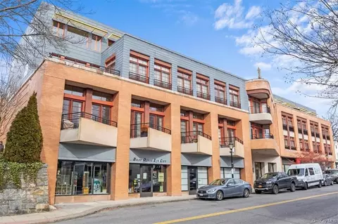 45 Main St #3E, Greenburgh, NY 10706