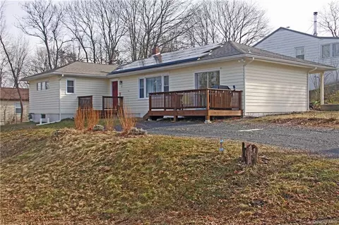 10 Smith Ter, Lloyd, NY 12528