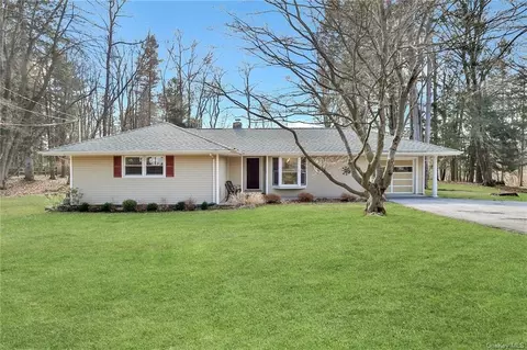 9 Pinecrest, Warwick, NY 10990