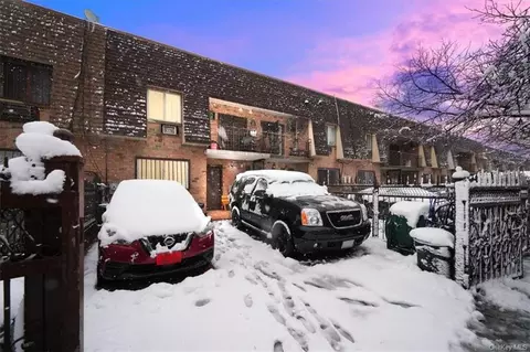 946 Taylor Ave, Bronx, NY 10473