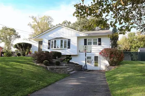 11 Starrow Dr, Newburgh, NY 12550