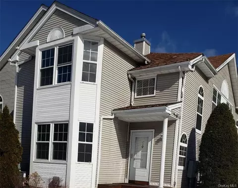 1093 Washington Grn, New Windsor, NY 12553