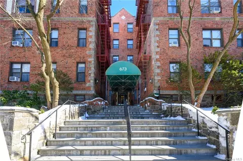 673 Locust St #1A, Mount Vernon, NY 10552