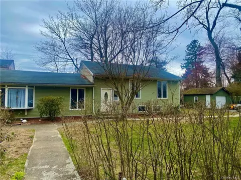 68 Circle Rd, Mahopac, NY 10541