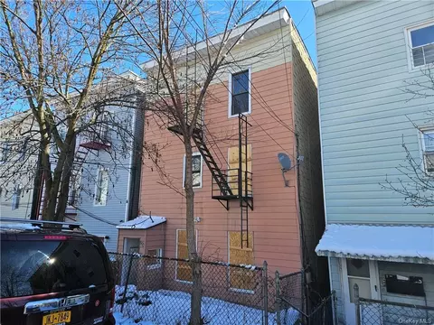 224 Sommerville Pl, Yonkers, NY 10703
