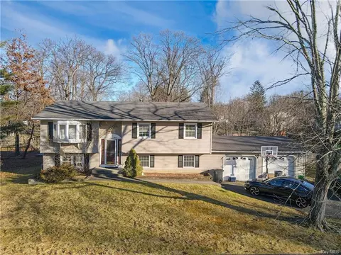 18 Baylor Rd, Clarkstown, NY 10956