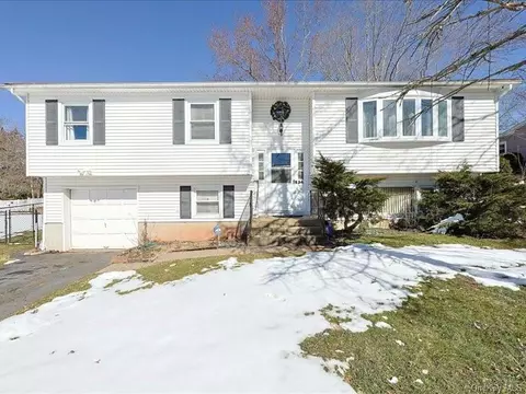 34 Pondview Dr, Clarkstown, NY 10920